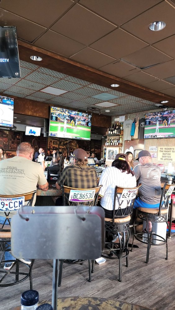 Junkyard Grill & Sports Bar, Oceanside Roadtrippers