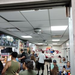 Chris's Burgers - Inside for the long wait