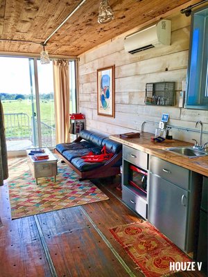 FlopHouze - Shipping Container Hotel by null