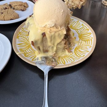 American Grub - Pound cake with ice cream - Burgers Near Me - Tustin, California American Grub - Pound cake with ice cream - Burgers Near Me - Tustin, California