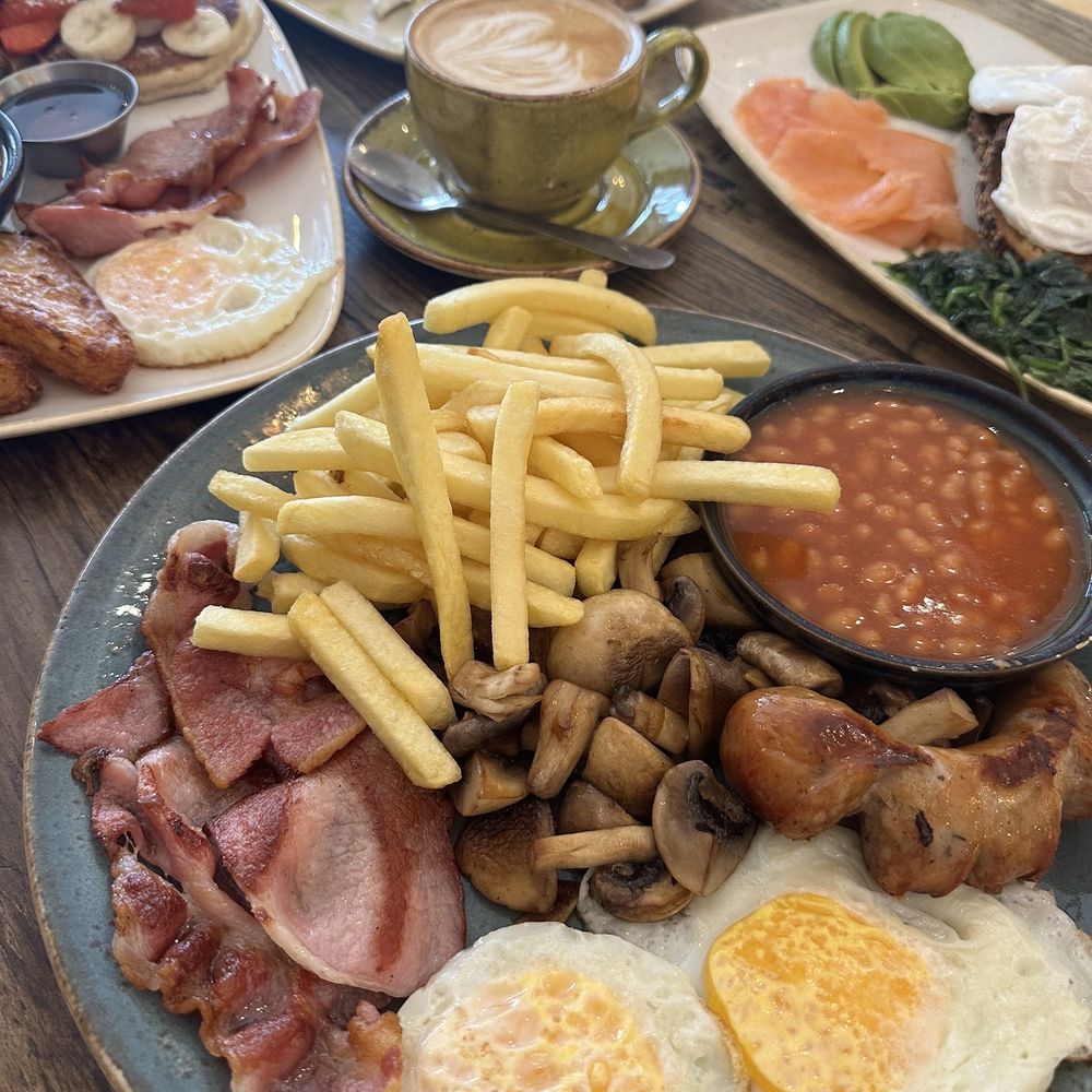 (1-Pack) - 13cup 3lt Serve Bowl Container (1-Pack of 2) Stellar Flow 3 Piece Draining Saucepan Set - Stainless Steel Cookware Set  with Vented Draining Lids, Easy-Pour Rims \u0026 Internal Measurement Guides \u2013