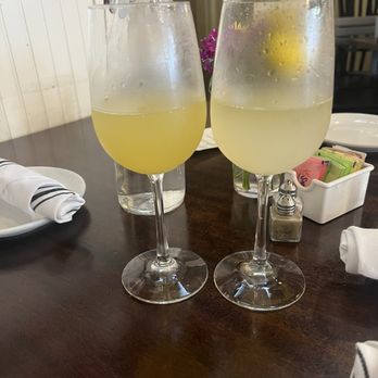 Black Oak on Fifth - Pineapple and lychee mimosas - New American Near Me - Brooklyn, New York Black Oak on Fifth - Pineapple and lychee mimosas - New American Near Me - Brooklyn, New York