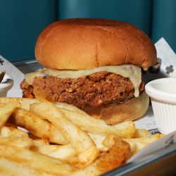 10 Mas Seis - Fried Chicken Sandwich
