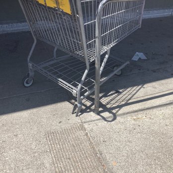 Foodmaxx - Broken cart by the entrance - Grocery Near Me - Oakland, California Foodmaxx - Broken cart by the entrance - Grocery Near Me - Oakland, California