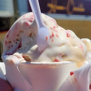 Hanna's Chocolates - The most delicious gelato.  Here: strawberry cheesecake flavor. - Chocolatiers & Shops Near Me - Pleasanton, California