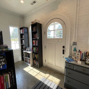 Peach Street Books - Bookstores Near Me - Cape Charles, Virginia