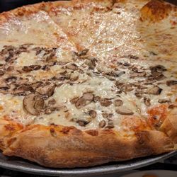 Bella Italia - Pizza - Half mushroom, half cheese = all Delicious
