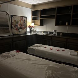 Royal Spa & Massage - Couples massage room.