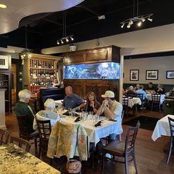 Georgia Shrimp Company - Dining room