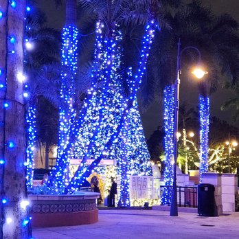 Yard House - Winter wonderland with Santa. - Bars Near Me - Hallandale Beach, Florida Yard House - Winter wonderland with Santa. - Bars Near Me - Hallandale Beach, Florida