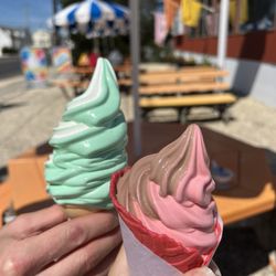 Skipper Dipper - Pistachio vanilla and cranberry chocolate swirls