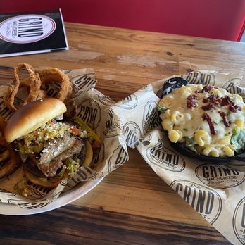 The Grind Mac and Cheese Burger Bar - Burgers Near Me - Martin, Tennessee