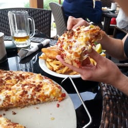 Dock 'N' Duck Pub & Grill - Mamas pizza
