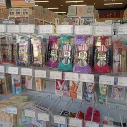 Mergi Shop - They don't have the Kiss Me Heroine Mascara Base I was looking for, but they have other products from that brand.