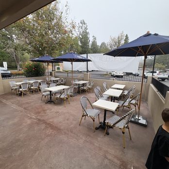 Paris Baguette - Outdoor Patio - Bakeries Near Me - Thousand Oaks, California Paris Baguette - Outdoor Patio - Bakeries Near Me - Thousand Oaks, California