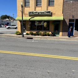Daniels Den Of Flowers - GaffneyS.C.