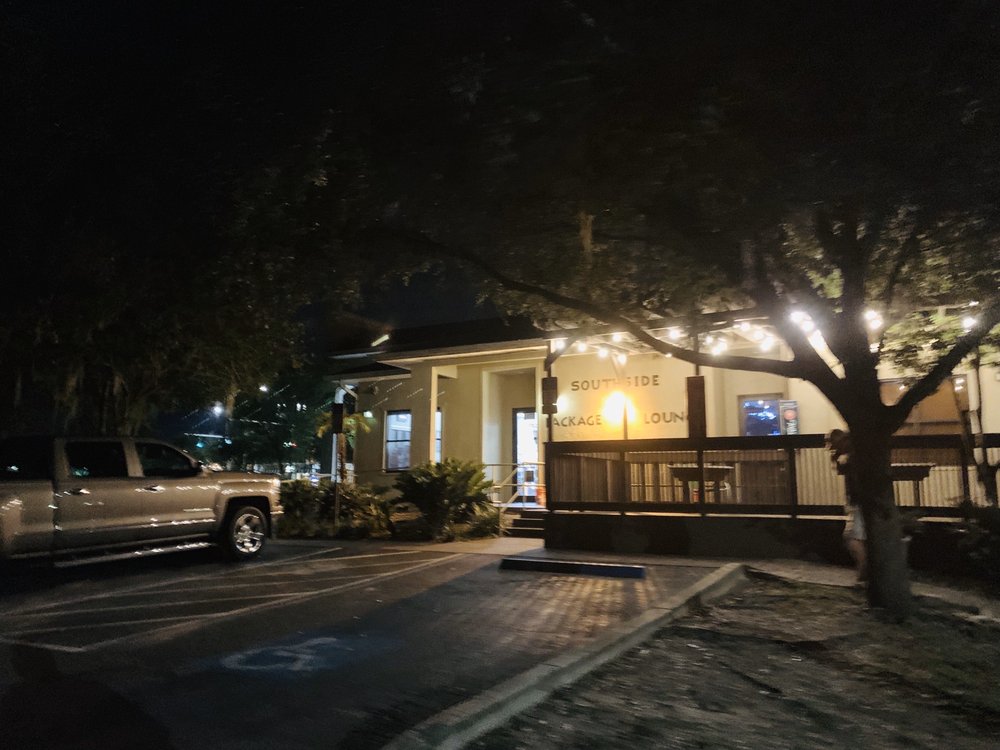 Tuckers' Southside Package and Lounge