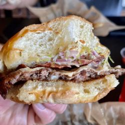 Cobra Burger - Did they smash with a book binder press on full?