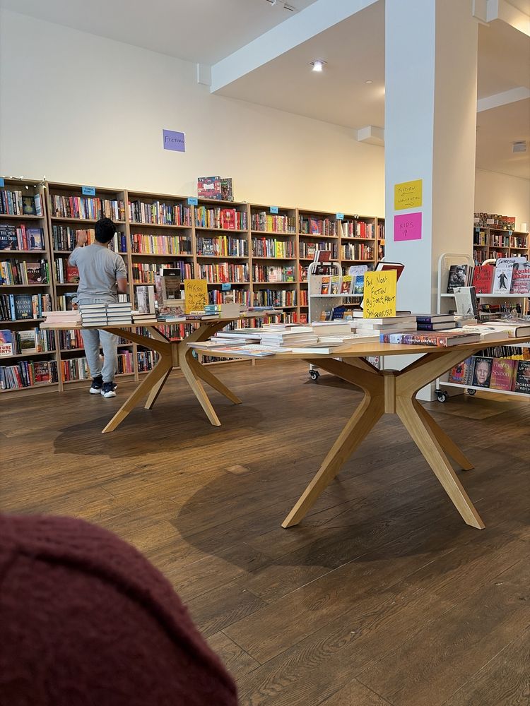 The Best Bookstore Logo