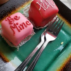 Cafe B - Delicious petit fours