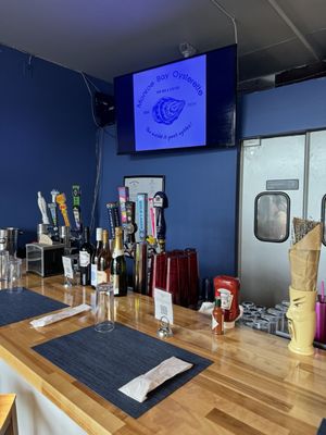 Monroe Bay Oysterette by null