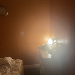 Oasis Massage - Light in room