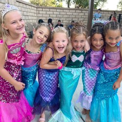 Glamour Party Girls