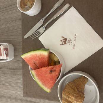 Hôtel Nasco - hotel breakfast - Hotels Near Me - Milan, Michigan Hôtel Nasco - hotel breakfast - Hotels Near Me - Milan, Michigan