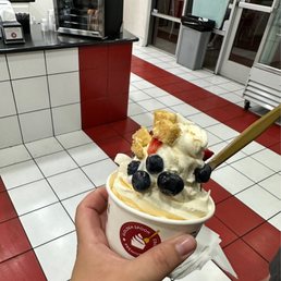 Old Fashioned Vanilla with berries and cheesecake Old Fashioned Vanilla with berries and cheesecake