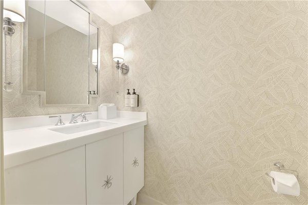 The Beverly Hilton by null