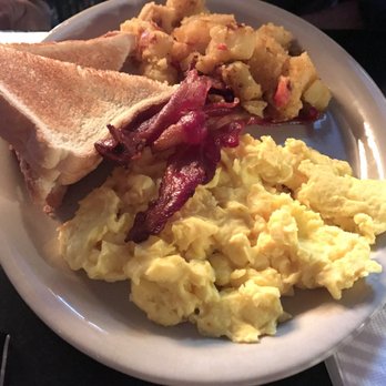 Beantown Pub - Basic Breakfast - Pubs Near Me - Boston, Massachusetts Beantown Pub - Basic Breakfast - Pubs Near Me - Boston, Massachusetts