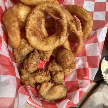 Rivercrest Lighthouse Marina Restaurant and Lounge - Oysters and onion rings!! - American Near Me - Madison, Indiana Rivercrest Lighthouse Marina Restaurant and Lounge - Oysters and onion rings!! - American Near Me - Madison, Indiana