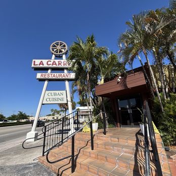 La Carreta - Outside - Cuban Near Me - Miami, Florida