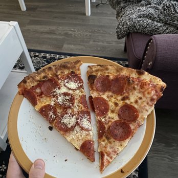 Mia Pizza - Pepperoni - Pizza Near Me - Davenport, Florida