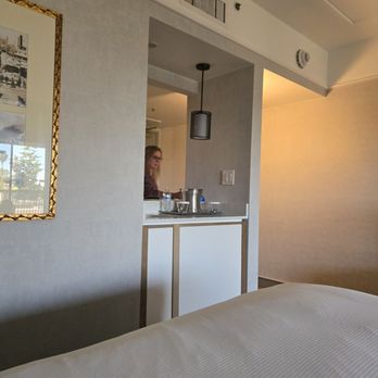 Hilton Stockton - Small bar area w/sink - Hotels Near Me - Stockton, California