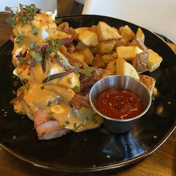 Blackstone Kitchen - Eggs Benedict - New American Near Me - Corona, California