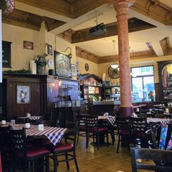 Leo's Lounge