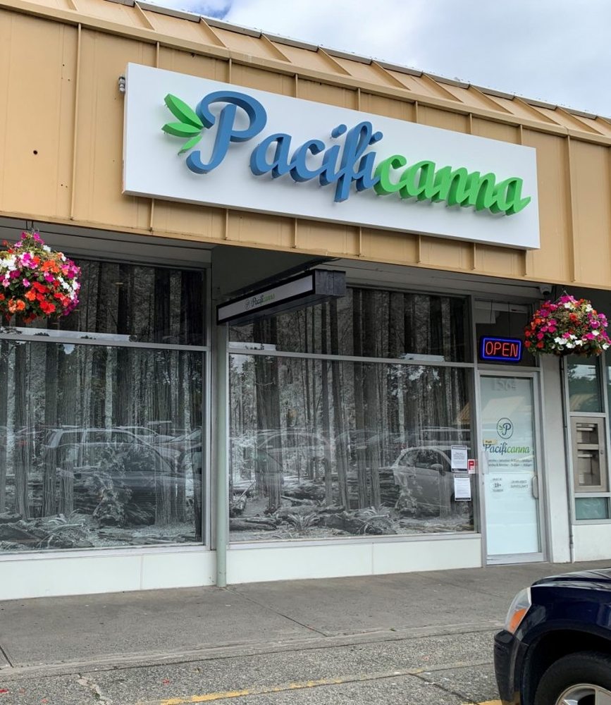 PACIFICANNA 1560 Fairfield Road, Victoria, British Columbia, Canada