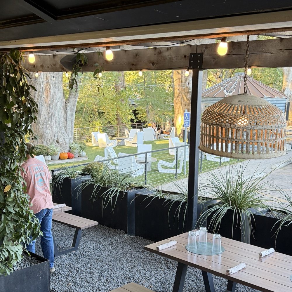 Creekhouse Kitchen & Bar - Terrific outdoor comfort - New American Near Me - Wimberley, Texas Creekhouse Kitchen & Bar - Terrific outdoor comfort - New American Near Me - Wimberley, Texas