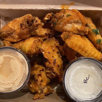 Jolene's Wings + Beer - Jolene's wing showing lack of sauce on the wings, Nashville hot on the left and what was supposed to be Buffalo all on the right. - Chicken Wings Near Me - Cupertino, California