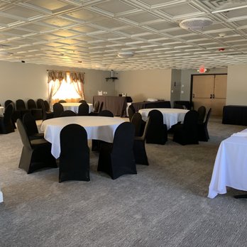 Alexander Pierce Restaurant - Black or white linens are available. - American Near Me - Akron, Ohio Alexander Pierce Restaurant - Black or white linens are available. - American Near Me - Akron, Ohio