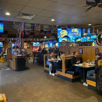 Kingy's Pizza Pub - people eating and drinking - Pizza Near Me - Canal Winchester, Ohio Kingy's Pizza Pub - people eating and drinking - Pizza Near Me - Canal Winchester, Ohio