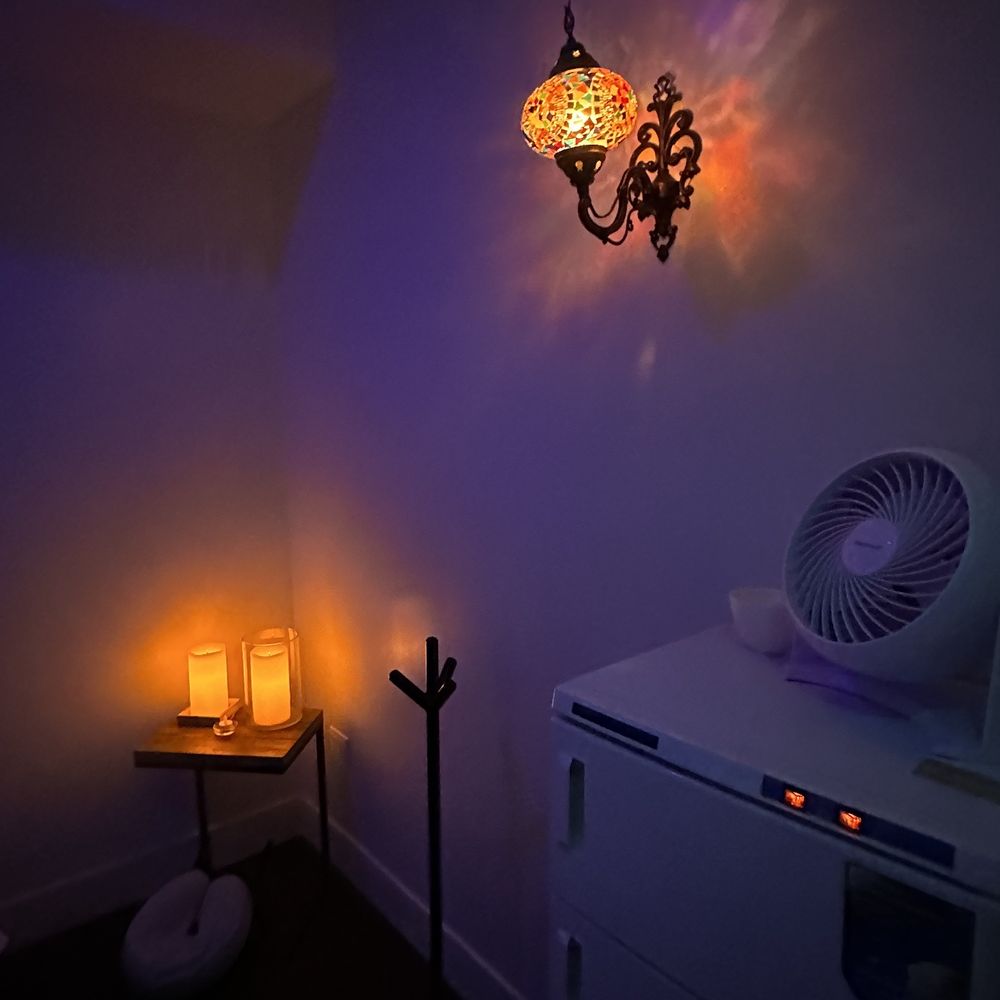 Spa room with cute accent lighting! Spa room with cute accent lighting!