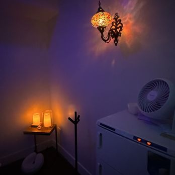 Kila's Oasis Spa - Spa room with cute accent lighting! - Massage Near Me - Calabasas, California