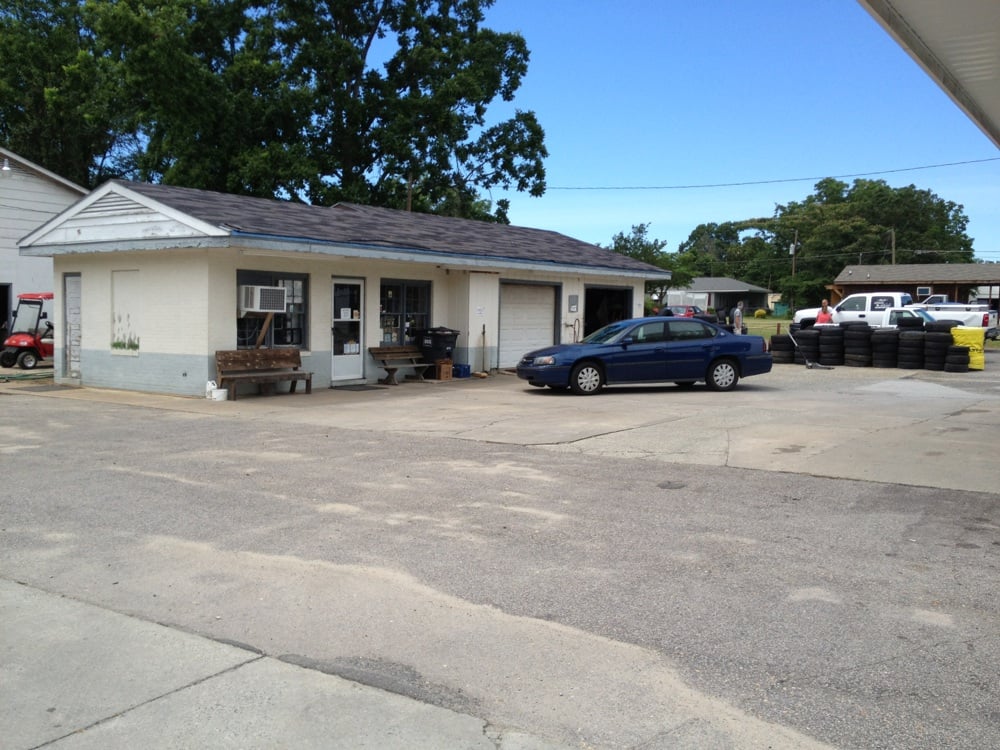 PIKEVILLE TIRE & GAS Updated September 2024 204 S Goldsboro Rd