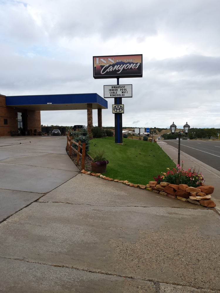 Inn At The Canyons 13 Photos 33 Reviews Hotels 533 N Main St Monticello Ut Phone Number Yelp