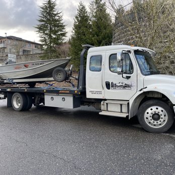 Rays Transport and Towing - When your boat trailer loses a bearing - Towing Near Me Rays Transport and Towing - When your boat trailer loses a bearing - Towing Near Me