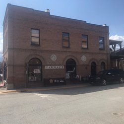 Montana Farmacy - Exterior of the building