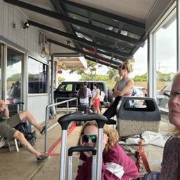 People waiting People waiting