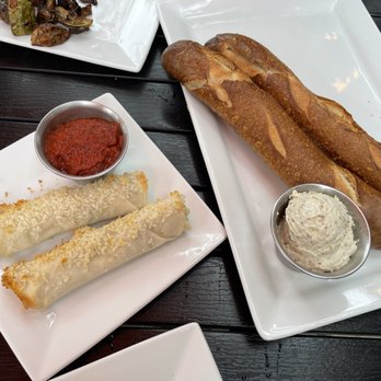 Frida's - spinach artichoke mozzarella sticks and pretzels with beer cheese - Vegetarian Near Me - University City, Missouri